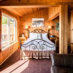Cabin 4 bed in the sunlight