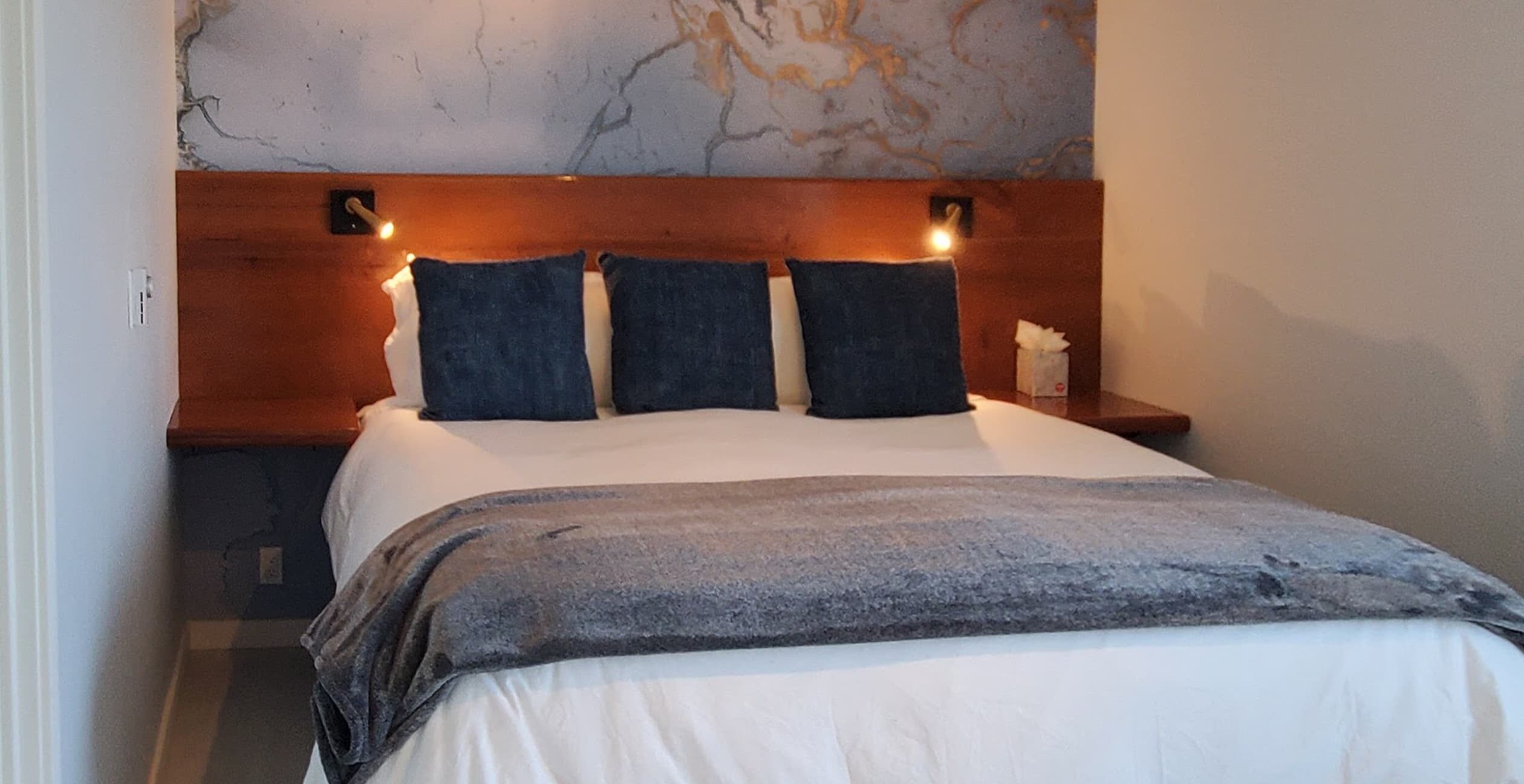 King bed in Oceana House - Jenner CA Rental